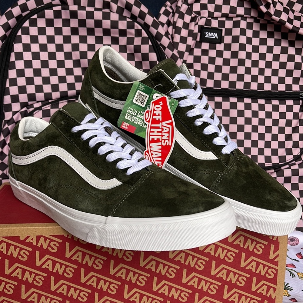 Vans Men’s Old Skool
Pig Suede Grape Leaf
VN0A4BW250K
Sneakers - Picture 5 of 16